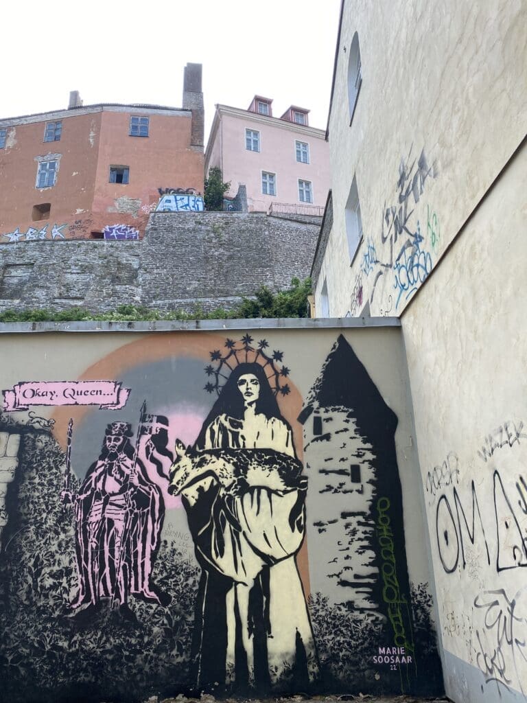 Am Rand der Altstadt findet sich moderne Street Art in Tallinn