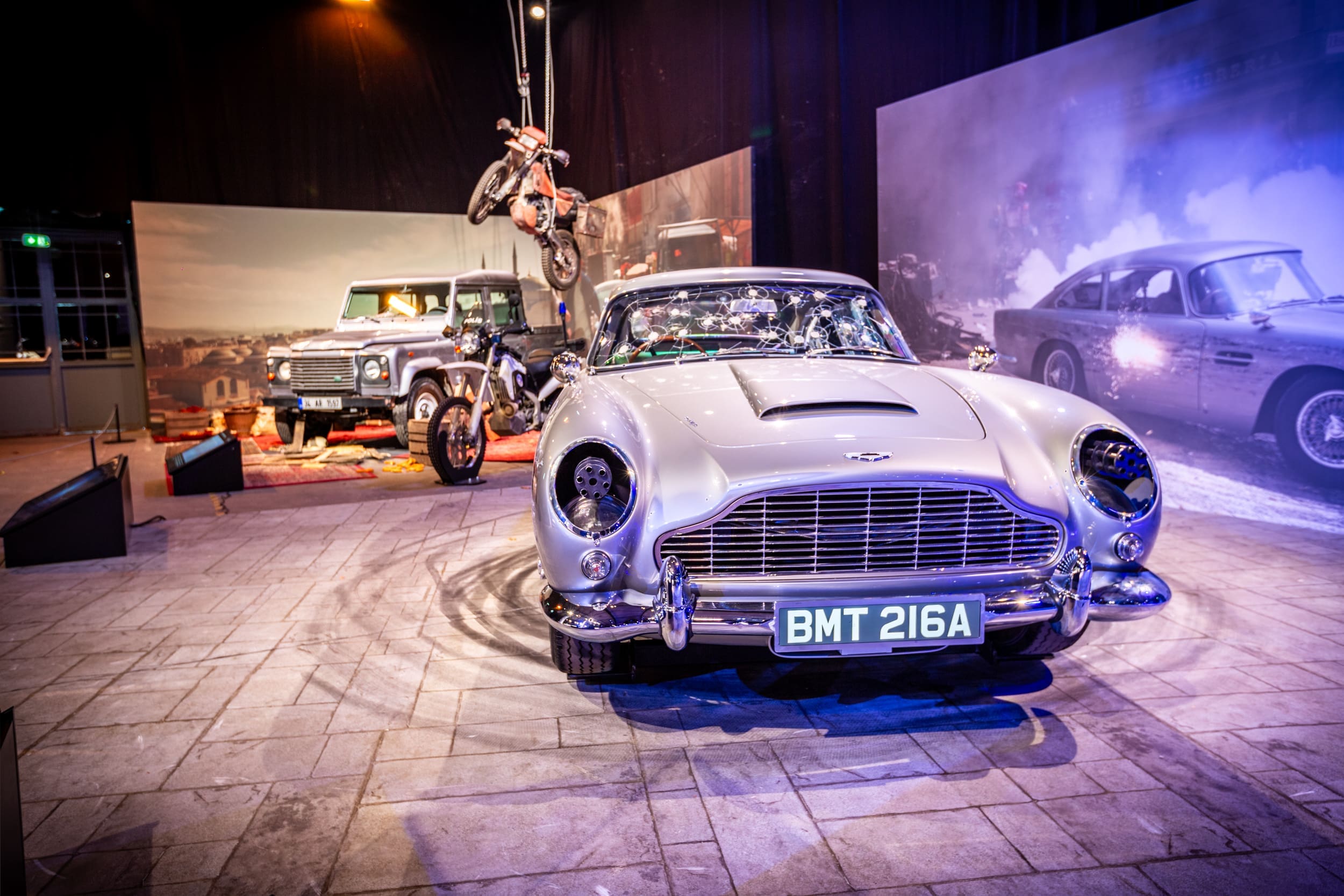 Autos und Motorräder aus James Bond-Filmen in Ausstellung "007 Action Vienna"