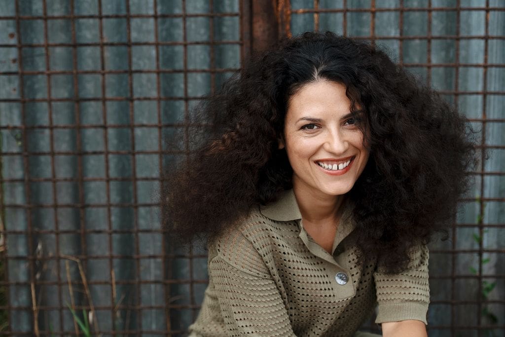 Portraitfoto von Schauspielerin Claudia Kottal