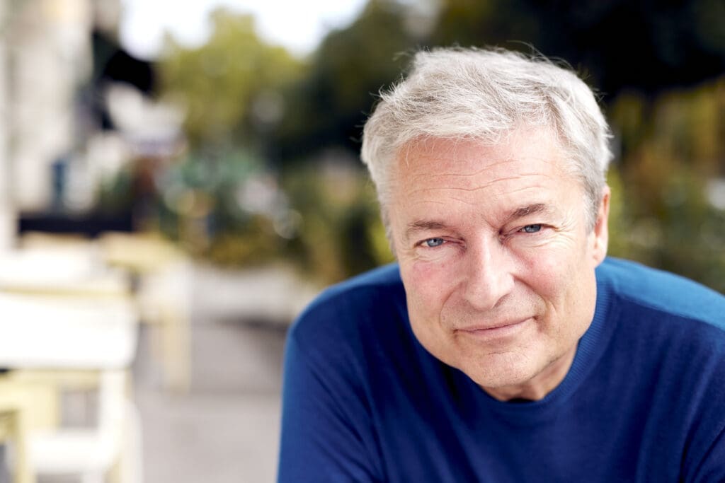 Portraitfoto Kabarettist Alfred Dorfer im Zuge vom neuen Programm "Gleich"