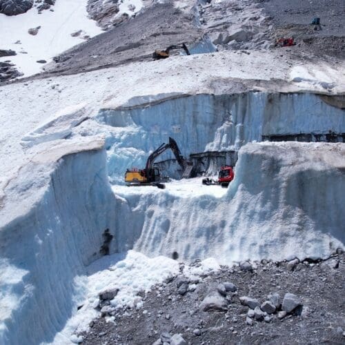 Moodbild Dokumentarfilm „Requiem in Weiß – Das würdelose Sterben unserer Gletscher“ von Harry Putz