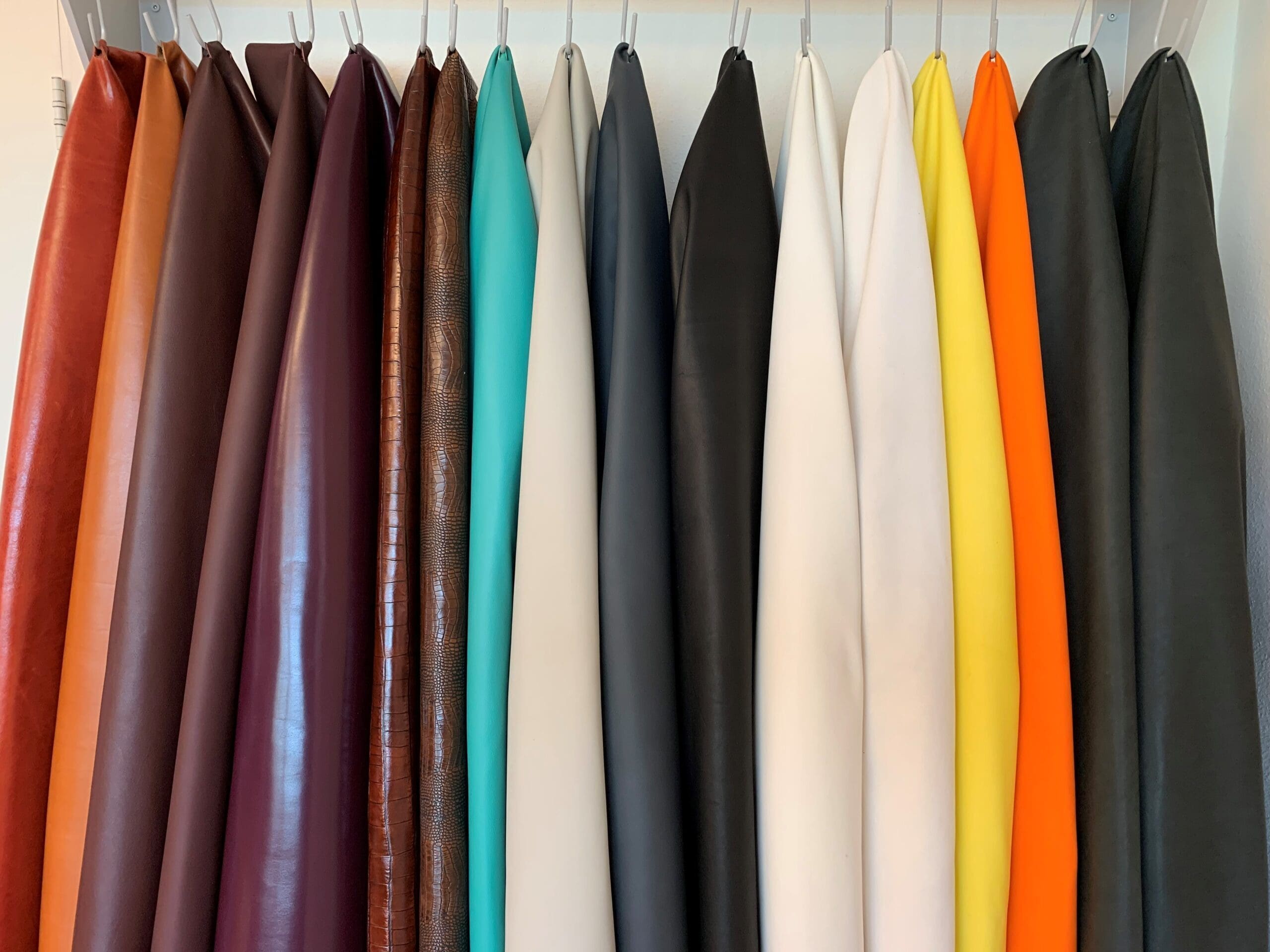 Think! bringt als erstes europäisches Schuhlabel das umweltfreundlich gegerbte Zeology®-Leder mit Zeolith in den Handel – ganz ohne Chrom oder Schwermetalle.