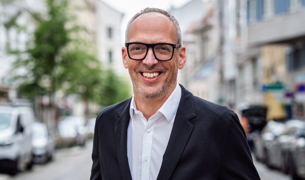 Christoph Mayer ist Schuhmacher und Geschäftsführer von Think!