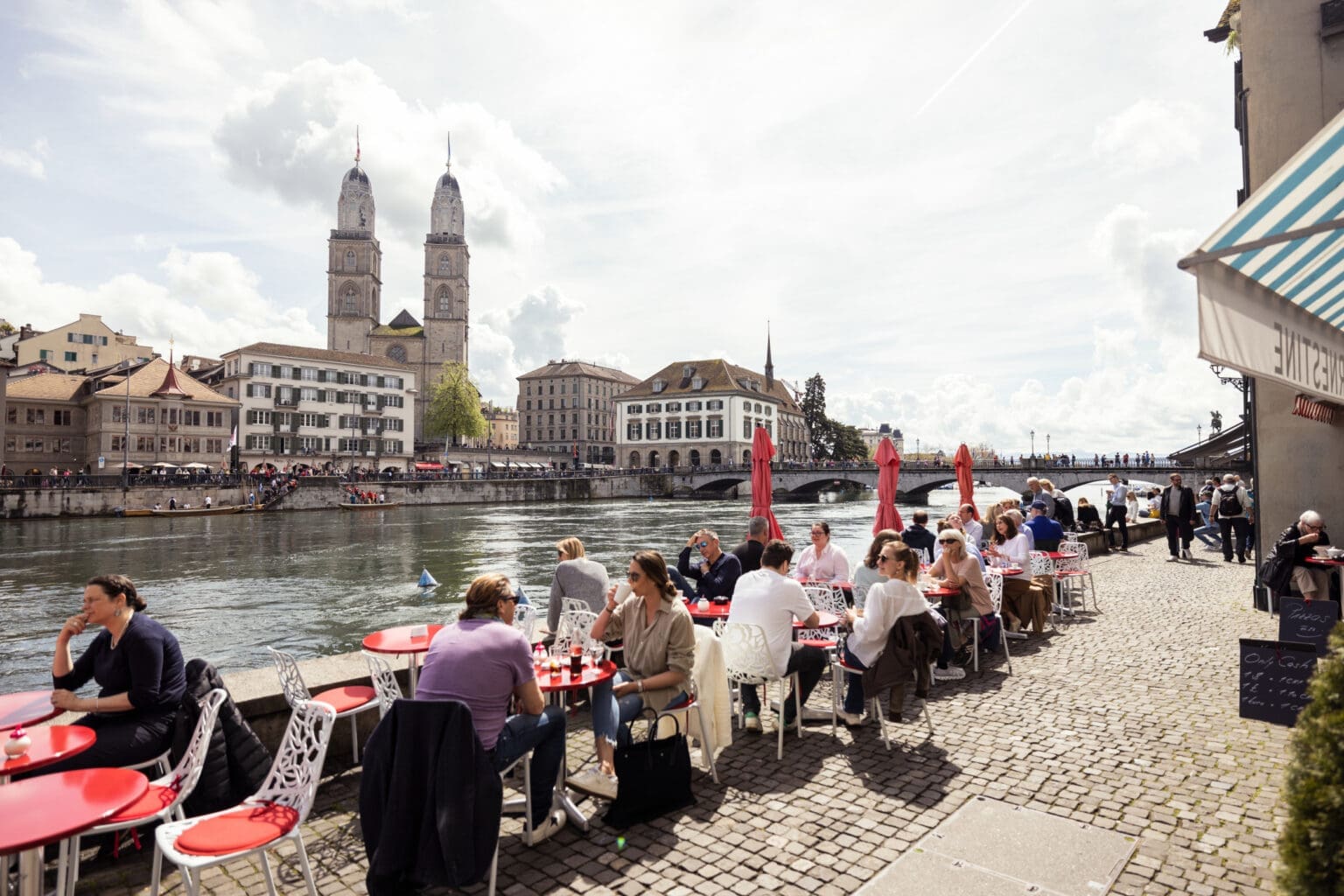 Blick Zürich Altstadt Grossmünster