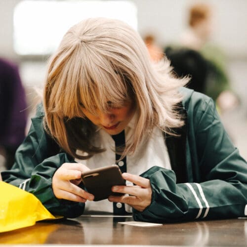 Schüler*innen starten Offline-Experiment