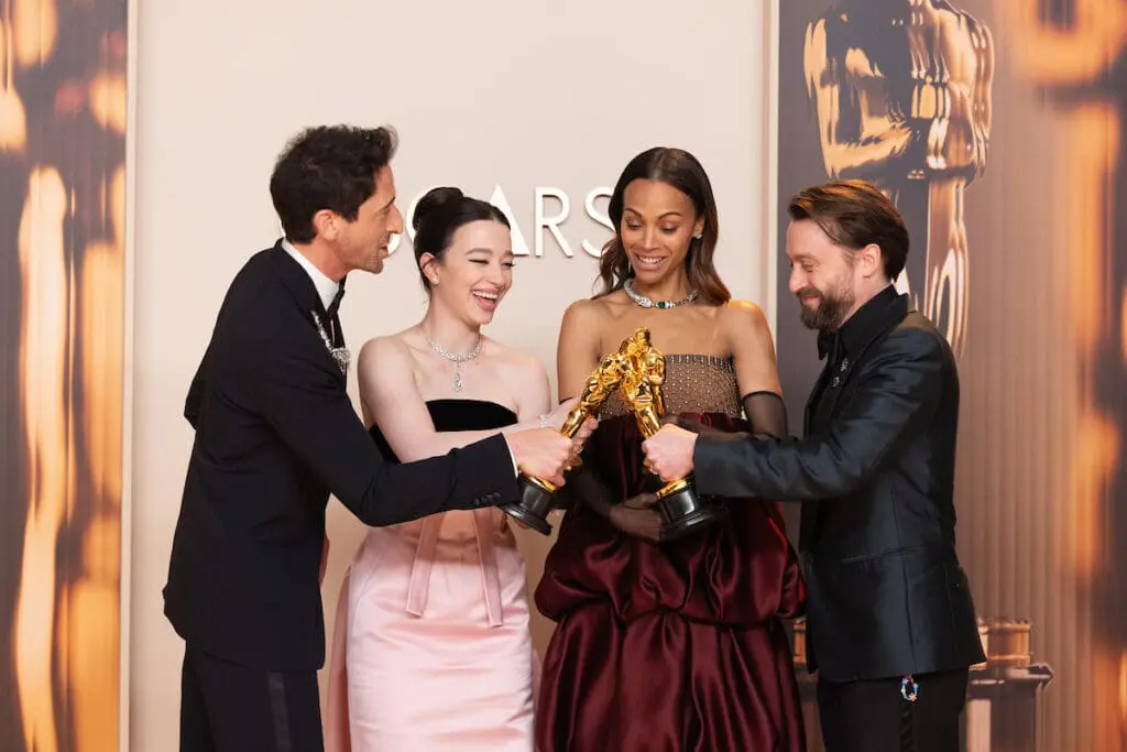 Adrien Brody, Mikey Madison, Zoe Saldaña and Kieran Cullen pose backstage with their Oscars® at the live ABC Telecast of the 97th Oscars® at Dolby® Theatre at Ovation Hollywood on Sunday, March 2, 2025 - Moodbild Oscar Vorschau 2026