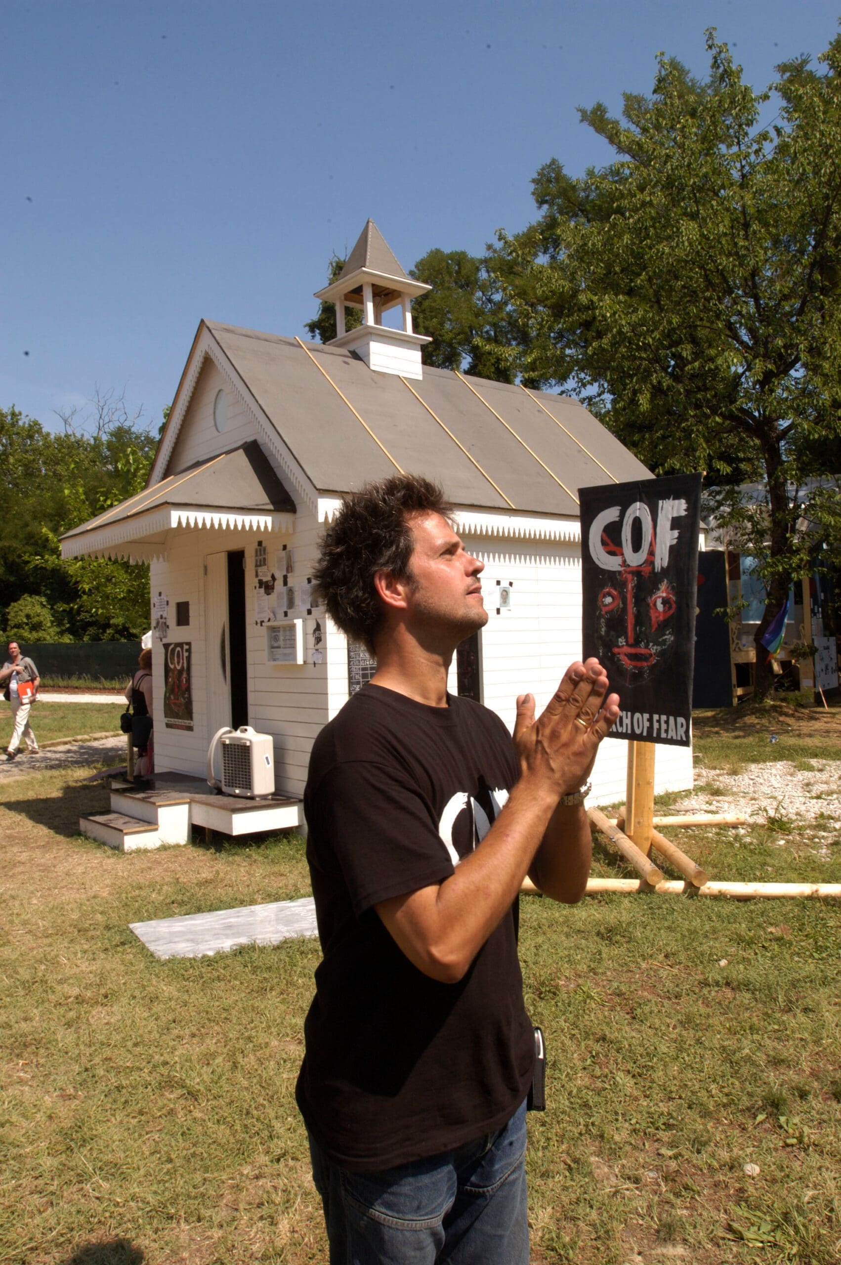 Christoph Schlingensief im MAK: Es ist nicht mehr mein Problem! Am Foto: Church of Fear.